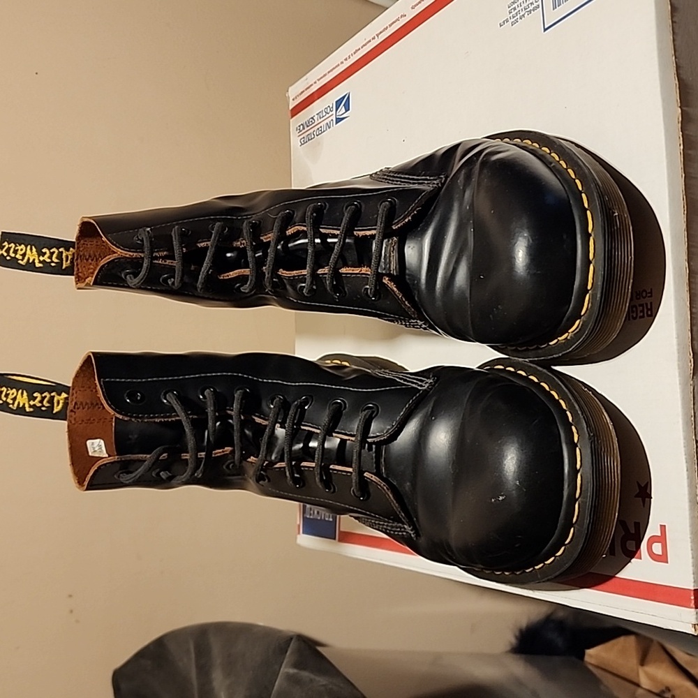 Dr Martens 1460 made in England🏴󠁧󠁢󠁥󠁮󠁧󠁿🇬🇧 heritage boots
